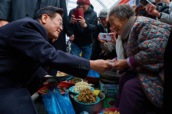 통인시장 찾은 李대통령 