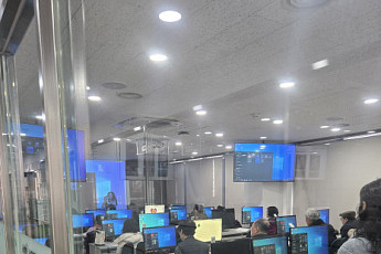 “스마트폰 송금부터 증권 거래까지 배워요”⋯어르신 IT 궁금증 상담소 [區석區석-서초 스마트시니어 교육센터]