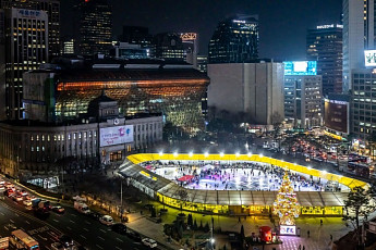 서울광장 스케이트장 시즌 종료⋯18만명 방문·외국인 30% 늘었다
