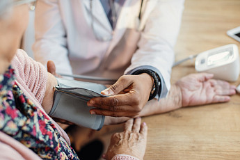 오랜만에 뵌 부모님…고혈압인 줄 알았더니 ‘이 질환’