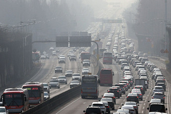 연휴 둘째날 귀성길 정체…서울→부산 4시간50분