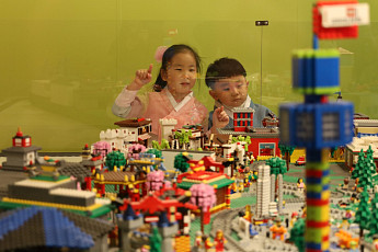 레고랜드, 설 맞이 ‘브릭 체험’ 가족 나들이객 마음 훔쳤다[화보]