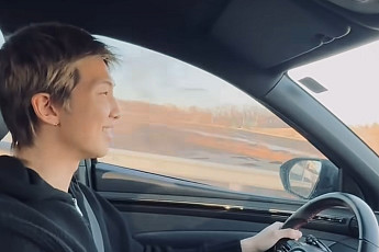방탄소년단 RM, '두 손 꽉' 초보 운전 영상 공개...
