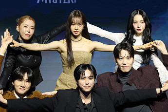 김도훈, 에스파 카리나 손 주물럭?⋯