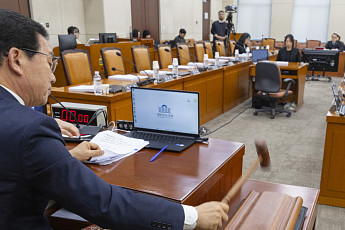 행안위, 국민투표법 개정안 의결…'재외국민 투표권 보장'