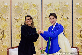 김혜경 여사, 브라질 다시우바 여사와 '한복 친교'