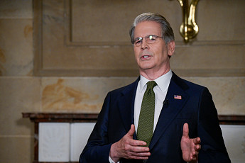 호르무즈 봉쇄로 유가 치솟자 미국, “러 원유 제재 추가완화 가능”