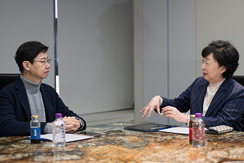 눈앞으로 다가온 ‘초장수사회’, 점검 시급한 우리 돌봄 제도