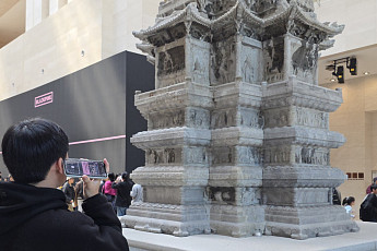 국보들의 만남⋯블랙핑크x국중박 손잡은 역대급 컴백 무대 [가보니]