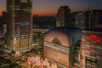 ‘루미나리에’ 효과 롯데월드타워·몰, 2월 방문객 역대 최고·외국인 매출 65%↑