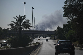 쿠웨이트 주재 美 대사관서 검은 연기…“직원들 대피 중”