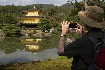 오버투어리즘에 칼 빼든 일본…‘이중가격제’ 확산