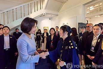 金여사, 싱가포르 '제주 해녀의 부엌' 방문…K-컬처 홍보