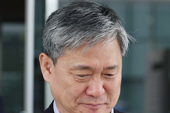 '배임 혐의' 김성수 전 카카오엔터 대표 2심...검찰 