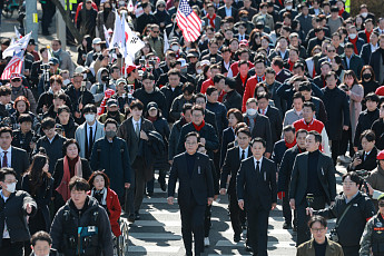 국힘 “사법파괴 3법 막아야”…국회서 靑까지 9㎞ 도보행진 [종합]
