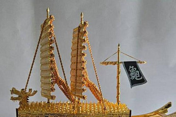 李대통령, 필리핀 대통령에 금거북선·항공점퍼 선물…