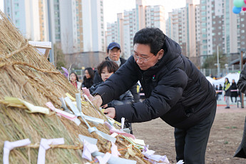 달빛 쪽지에 '경기남부광역철도ㆍ신봉동백선 신설' 새긴 이상일...