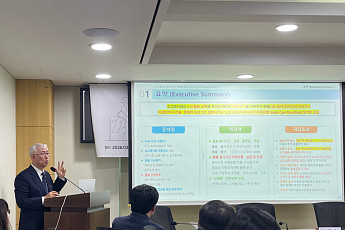 [현장에서] “돌봄도 저축한다” 노인 돌보미 ‘시간저축은행’ 도입 논의