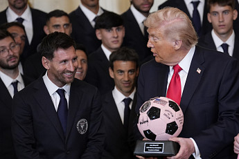 트럼프 “이란 외교관들, 망명하라...더 나은 이란 만들어야”