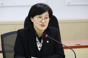 원민경 장관, 세계 여성의 날 맞아 “성평등 없이는 민주주의 발전도 없다”