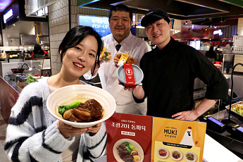 [포토] 롯데百 잠실점, 김병묵·조광효 셰프 ‘흑백 미식전’ 팝업