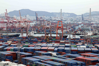 반도체 덕에 3월 중순 수출 50% 늘었지만⋯'중동 리스크' 먹구름 [종합]