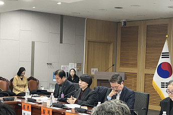 “돌봄 서비스 느는데 인력은?” 사회복지사 처우 개선은 어디로