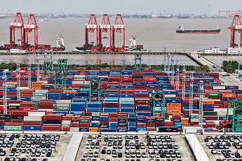 중동 전쟁에 전 산업 '싸늘'⋯기업 체감경기 한 달새 하락 전환