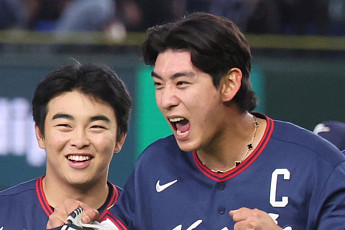 '슈퍼 캐치' 터졌다⋯이정후, '행운의 목걸이' 의미는 [이슈크래커]