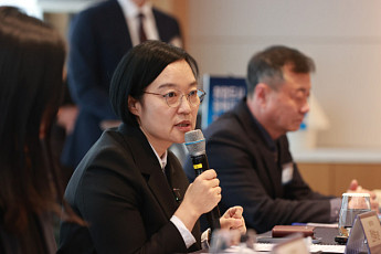 한성숙 장관, LG생산기술원 찾아...