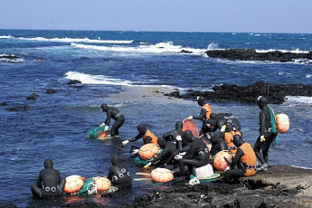 일제 수탈에 맞선 '제주해녀항일운동'...제주도 공식 기념식