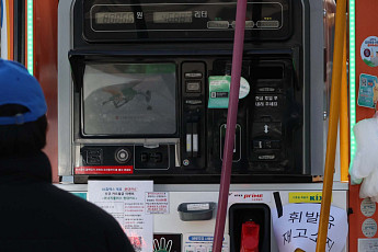 '석유 최고가격제' 13일부터 시행…정유사 휘발유 출고가 상한 1724원 [종합]