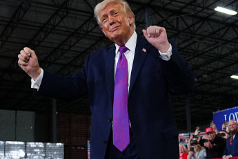 “트럼프 대통령이 선택한 신발”…백악관 남자 직원들의 필수 신발은