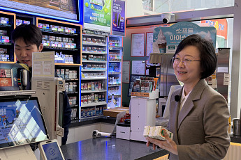 오유경 식약처장, 튼튼먹거리 매장 1호점 찾아...“엄마 마음으로 사업  추진”[현장]