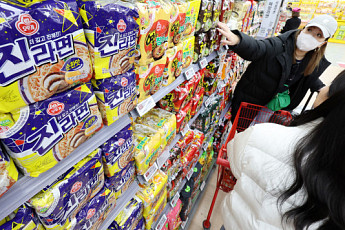 농심·오뚜기·삼양·팔도, 라면 값 최대 14.6% 인하…대상·CJ·사조는 식용유 가격도↓(종합)