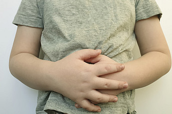 아이 “배 아파요” 대부분은 기능성…하지만 이런 증상은 주의[e건강~쏙]