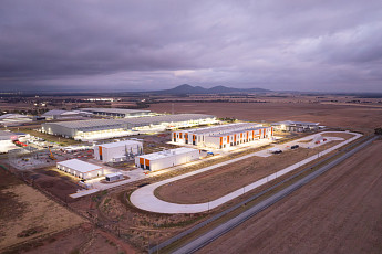 한화에어로, 호주 공장 2단계 증축 완료...레드백 생산 돌입