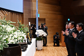 이해찬 전 총리 49재 추모식…김혜경·권양숙 여사 참석