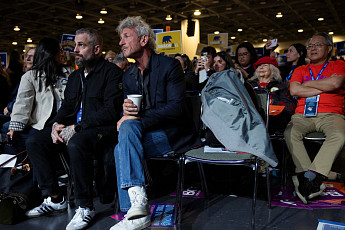 오스카 수상 숀 펜, 시상식 대신 우크라이나 방문