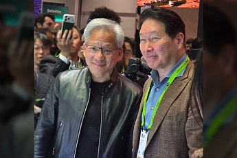 최태원, GTC서 젠슨 황과 재회…“칩 부족 2030년까지 지속”