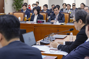 안규백, 트럼프 ‘호르무즈 파병 요구’에 “SNS 메시지는 공식 요청 아냐”