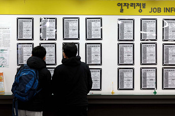 지난달 취업자 수 5개월 만에 최대 증가…청년 실업률 5년 만에 최고 [포토로그]