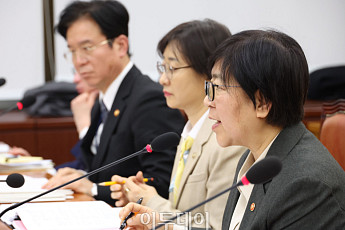 기초연급 수급자 10명 중 4.5명 ‘비빈곤층’…수급범위 과감히 조정해야 [기초연금 구조 논쟁]