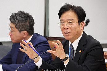 김영훈 노동부 장관 14억원 신고…권창준 차관 20억원 [재산공개]