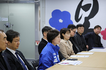 유은혜, 보건의료 13만 회원단체 지지에 마을기업까지…지지외연 폭발적 확산