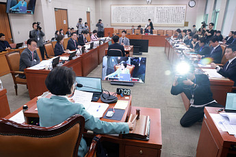 중수청법, 與 주도 법사위 통과…국민의힘 퇴장