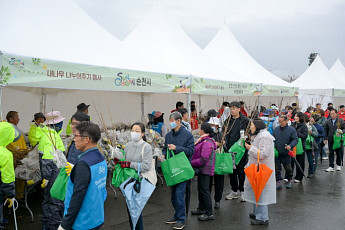 순천시 '나눠주기' 구름인파...통기타 등 문화공연도