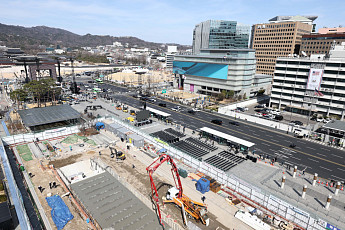 경찰버스가 결혼식 셔틀버스로…방탄소년단 광화문 공연 여파