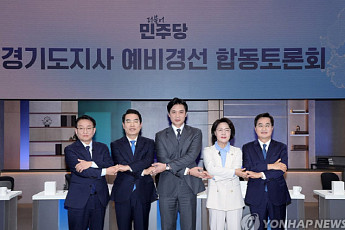 구속영장 마중·유세 손 잡은 사진…민주당 경기지사판 '명심전쟁' 불붙었다