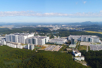 “위험 징후 먼저 감지”⋯LG디스플레이, AX로 공장 안전 [안전경영]